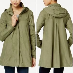 The North Face Flychute A-Line Jacket Moss
Green